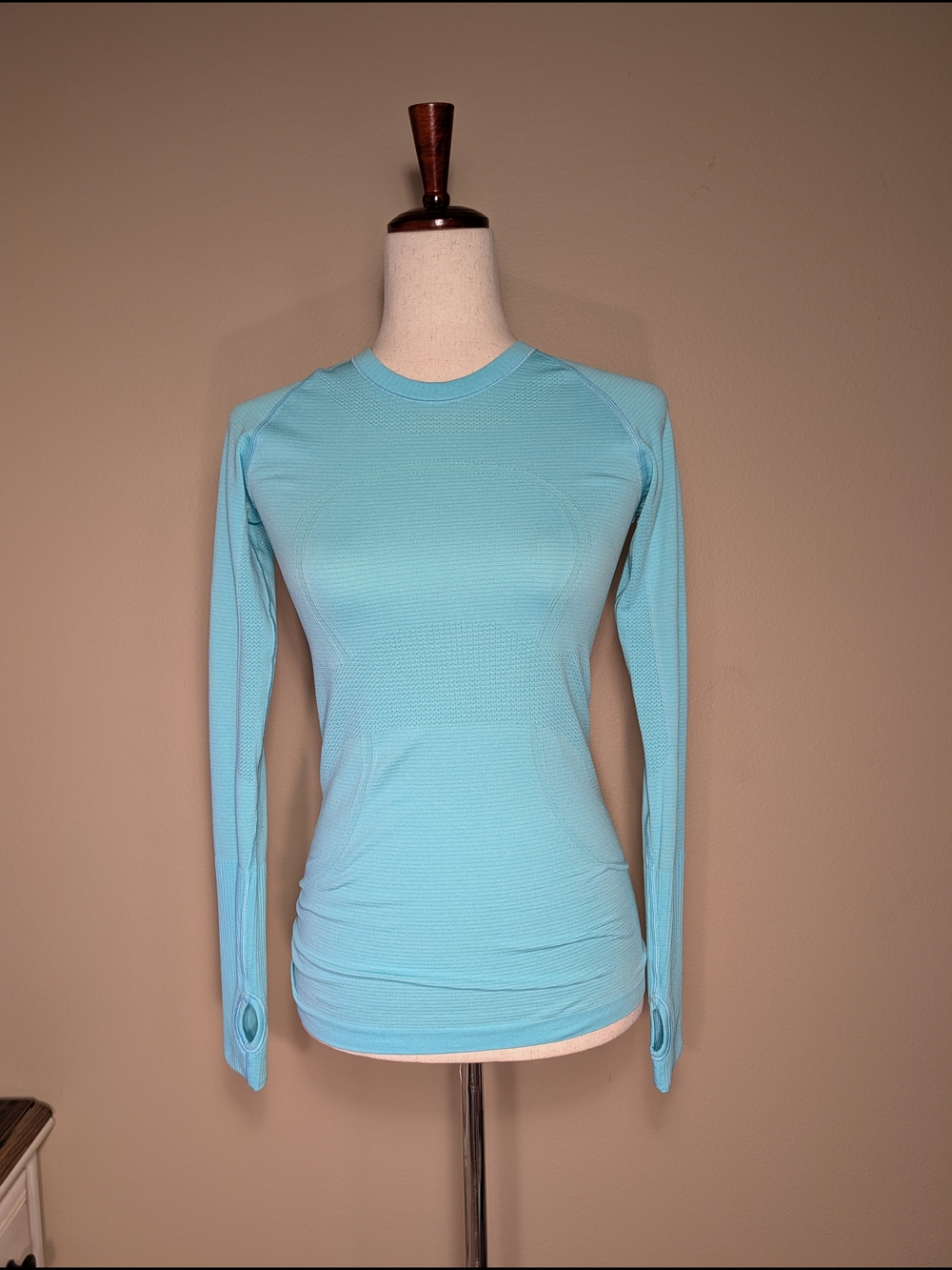 lululemon athletica Seamless Long-Sleeve Crew Top in Aqua Blue, Size 4